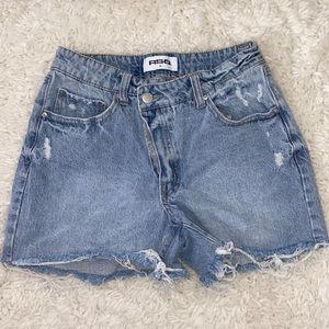 size 26 mom shorts medium wash